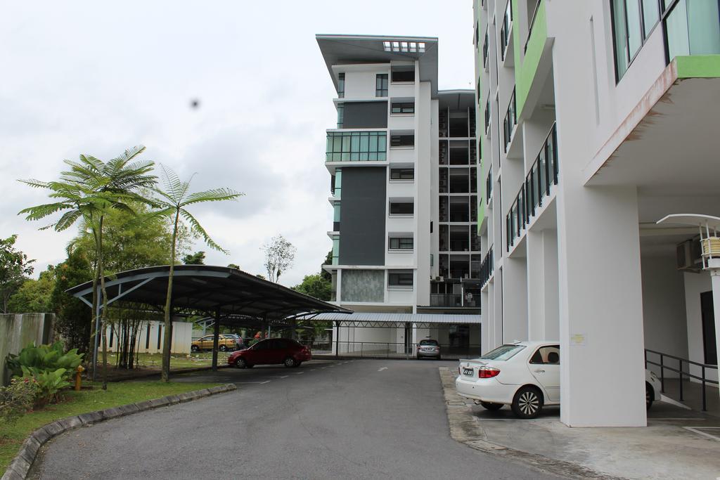 Tribeca Suites Kuching Exterior foto