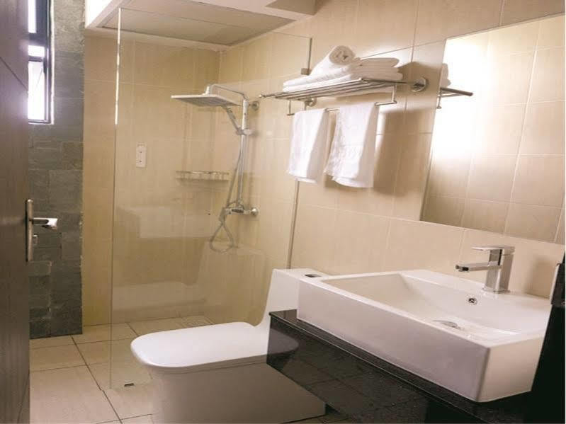 Tribeca Suites Kuching Exterior foto