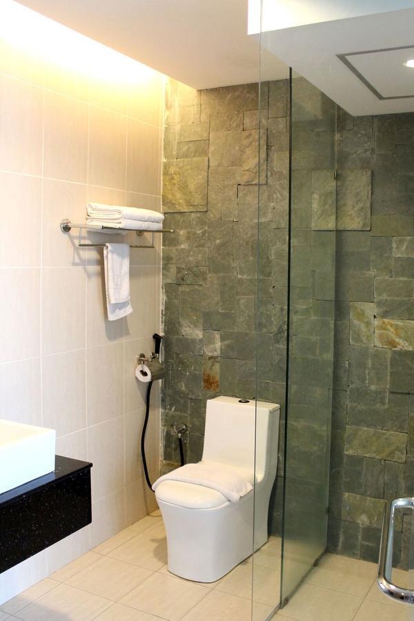 Tribeca Suites Kuching Exterior foto